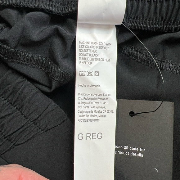 NWT’S Fabletics Downtown Wide Leg Cargo Black Pant - Picture 8 of 8